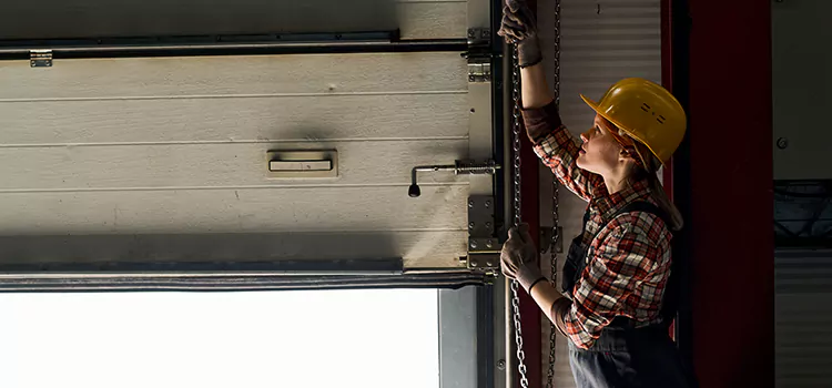 Addressing Common Garage Door Stoppage Issues in Tanque Verde, AZ